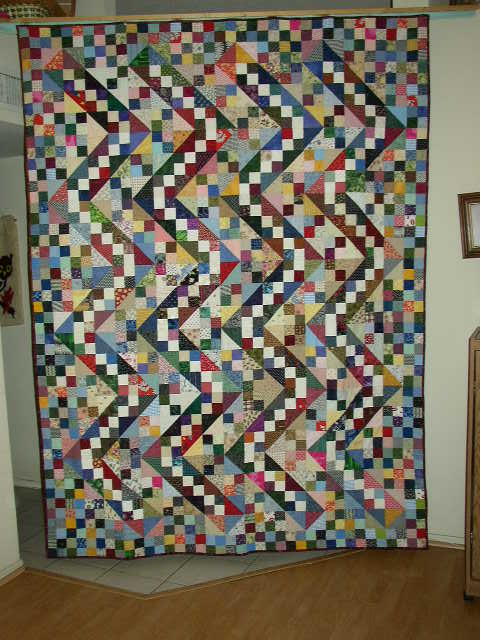 Sophie's Scrappy Jacoob's Ladder Stirppy Quilt